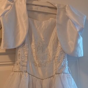 Elegant White Dress with Embroidered Details Size 20 Girl
